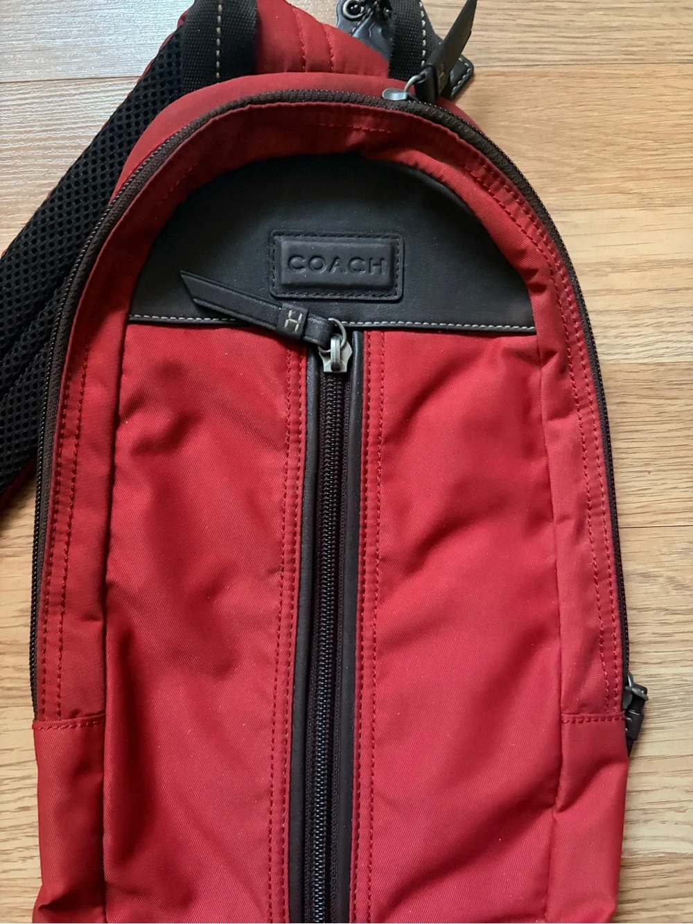 Coach compact sling